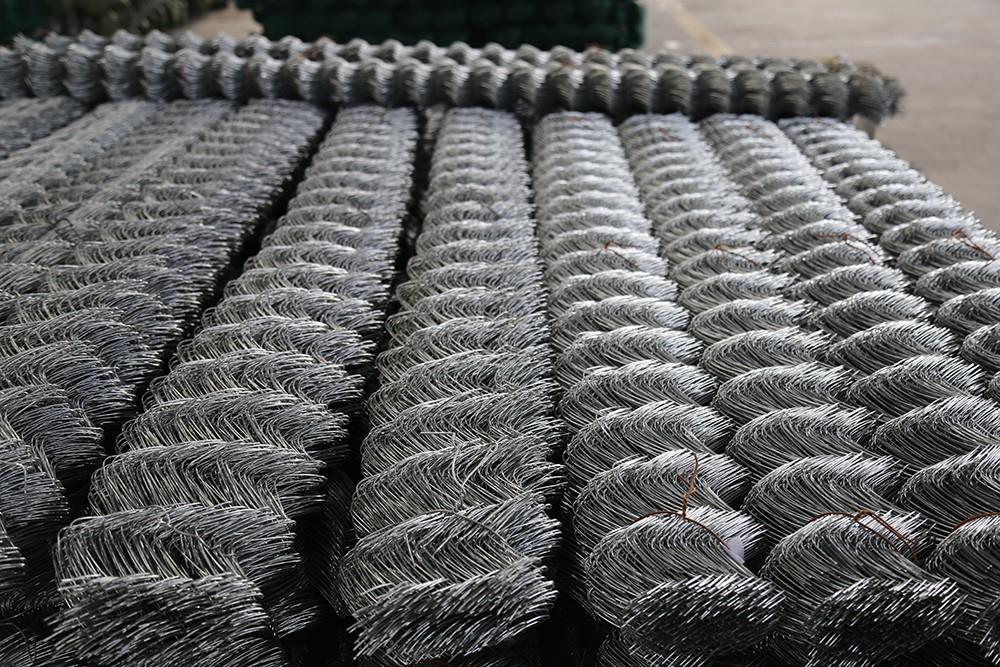 主材：镀锌铁丝网